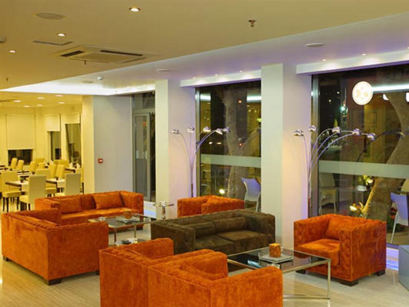 Olympic Palladium 레팀노 외부 사진