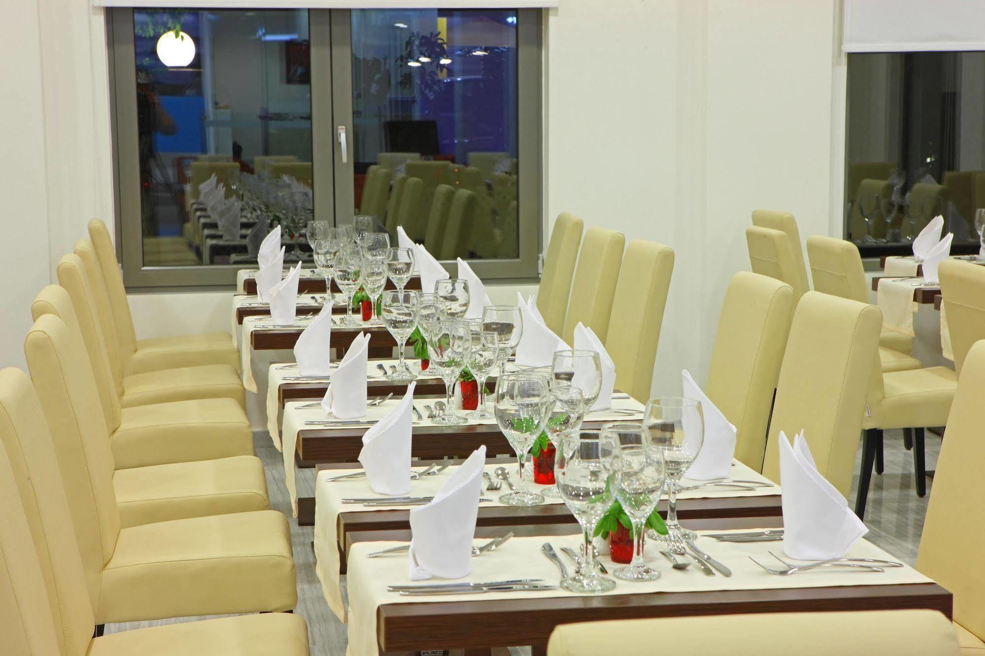 Olympic Palladium 레팀노 외부 사진